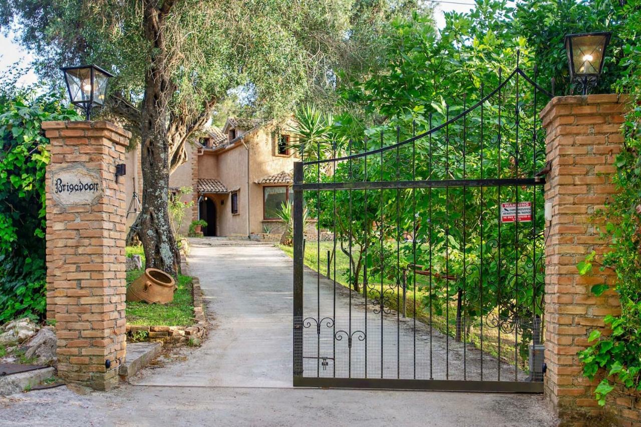 Villa Brigadoon Corfu アギオス・イオアニス・ペリステリオン エクステリア 写真